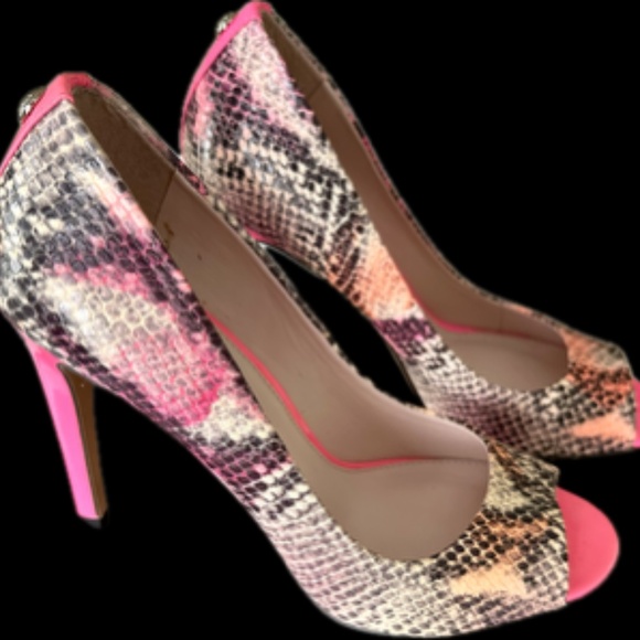 Vince Camuto Designer Leather 4"heal Open toe shoes hot pink size 7.5 - Picture 1 of 11